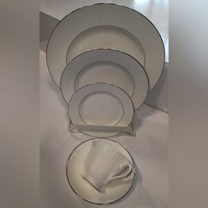 Wedgwood Signet Platinum 5-Piece Bone China Place Setting, NEW